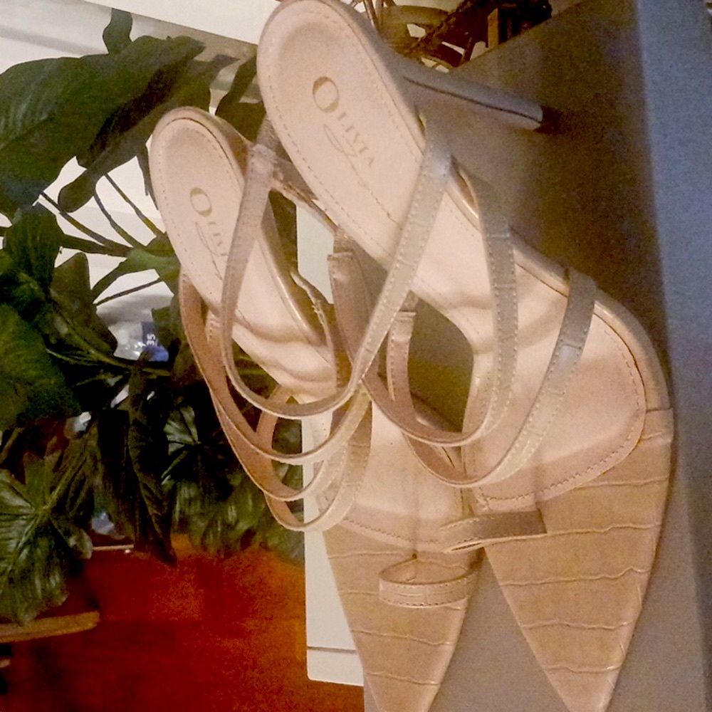 Elegant Beige Strappy Heels its new, never been worn! - Picture 2 of 5